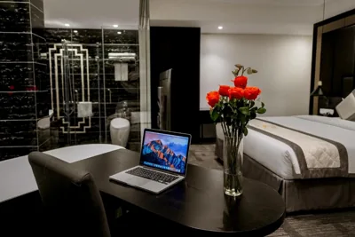 Suite Luxury avec baignoire et vue sur la ville — Tuong Vi Corner Hotel